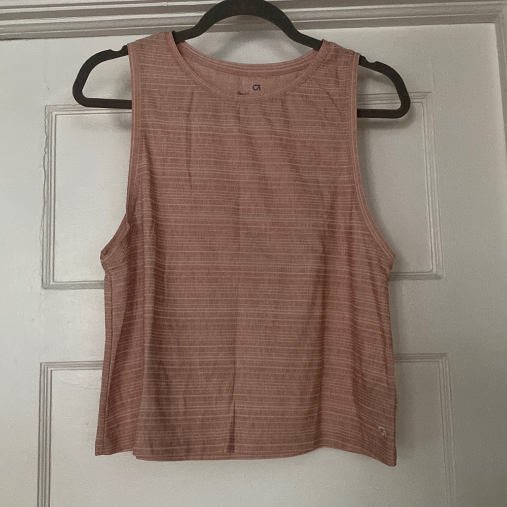 GapFit Breathe size M tank. Pink stripped.